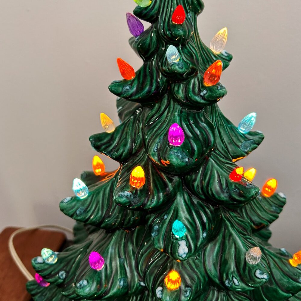 Vintage 1970s Atlantic Mold Ceramic Christmas Tree 16" - Picture 5 of 9